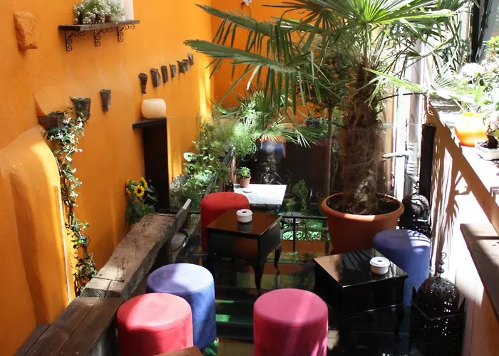 Guest house Revolutum 2*